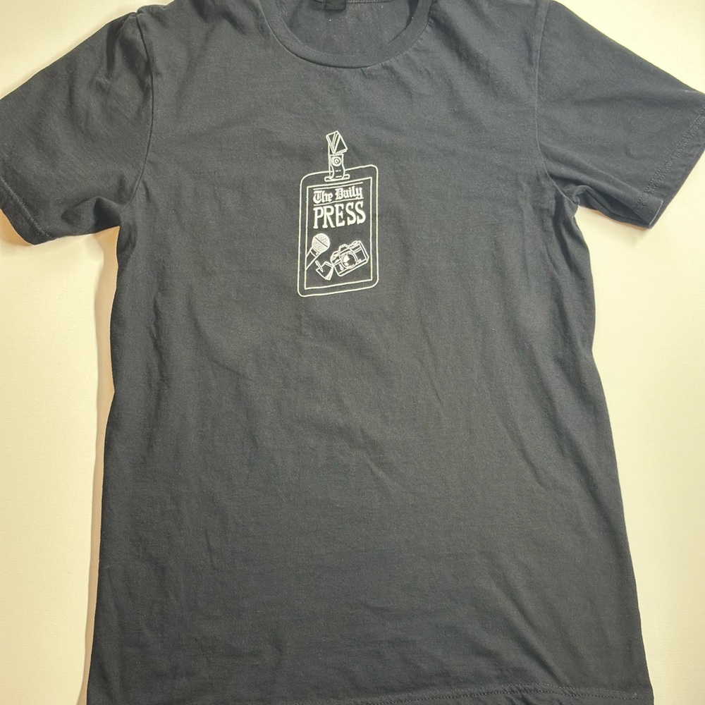 The Daily Press Graphic Tee Men Size Small